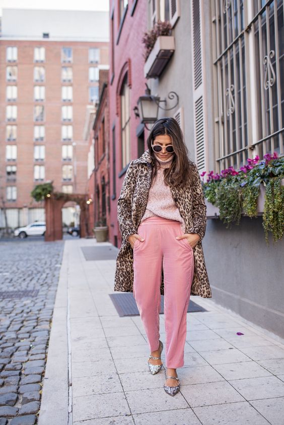 Le pantalon rose, comment le porter?