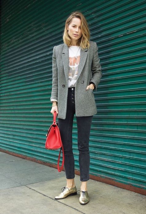 Comment porter le blazer avec style quand on est une femme? Je partage avec vous mes conseils de style et idées de tenues avec un blazer! #modefemmes