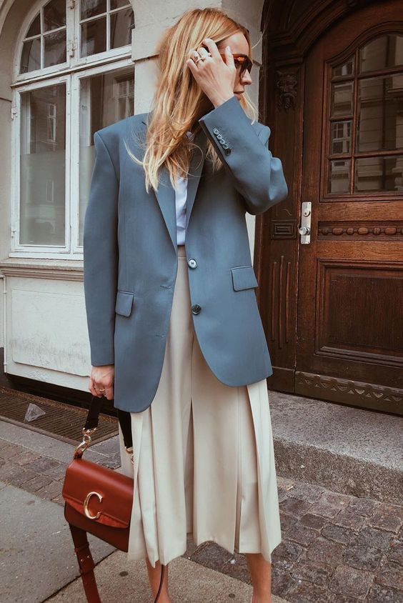 Comment porter le blazer avec style quand on est une femme? Je partage avec vous mes conseils de style et idées de tenues avec un blazer! #modefemmes