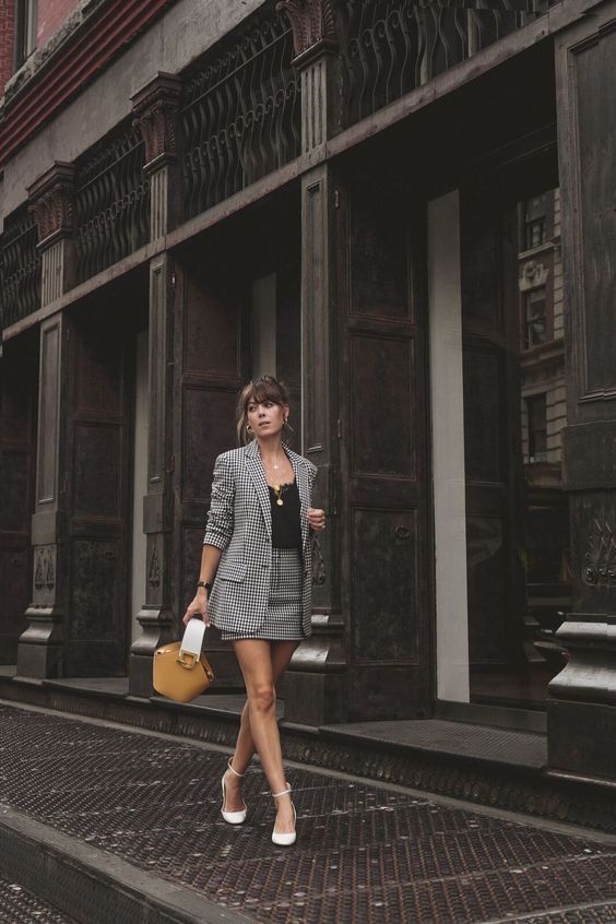 Comment porter le blazer avec style quand on est une femme? Je partage avec vous mes conseils de style et idées de tenues avec un blazer! #modefemmes