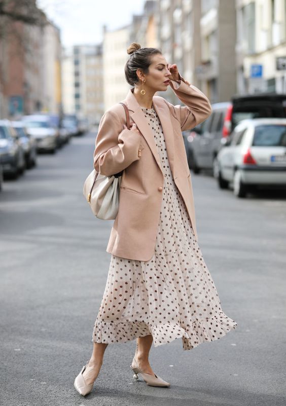 Comment porter le blazer avec style quand on est une femme? Je partage avec vous mes conseils de style et idées de tenues avec un blazer! #modefemmes