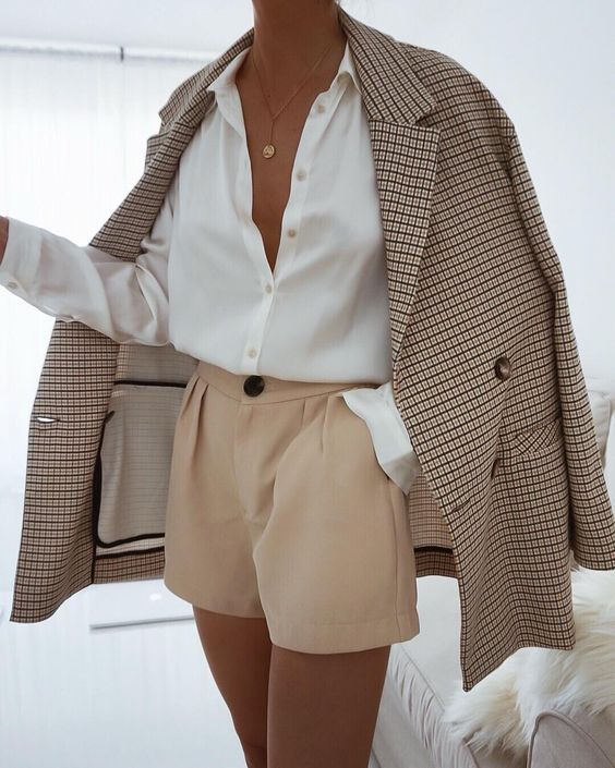 Comment porter le blazer avec style quand on est une femme? Je partage avec vous mes conseils de style et idées de tenues avec un blazer! #modefemmes