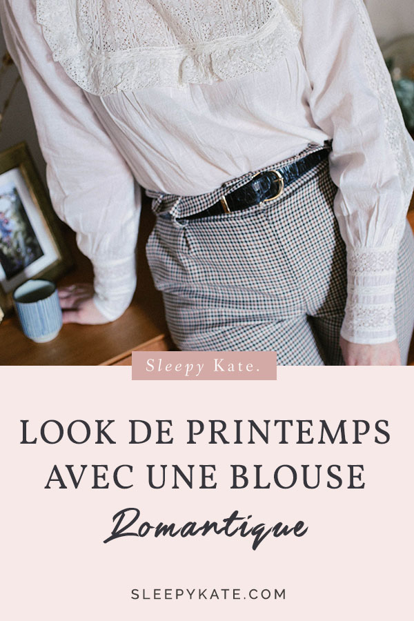 Inspiration de tenue pour femme: Look de printemps avec une blouse blanche brodée à volants! Une jolie pièce qui s'accorde parfaitement à plusieurs autres basiques dans notre garde-robe! #modefemmes #sezane 